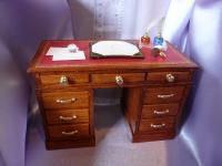 Keyhole Desk